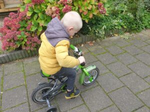 Guido fietst