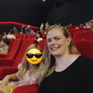 Julia en ik bij de première van Casper en Emma en de Gouden Ring in de bioscoop