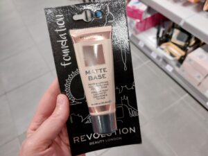 Revolution Matte Base foundation bij de Action