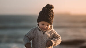 Kind met kledingtrend najaar wol 1