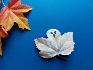 Spookje Halloween van bladeren