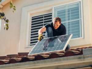 Plaatsen van zonnepanelen op het dak