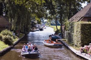 Bootjes door Giethoorn