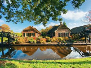 Karakteristieke huisjes in Giethoorn