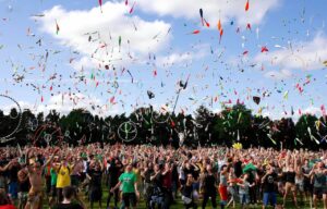 Mensen tijdens een festival 1