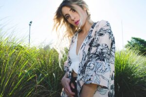 Dame in een zomerse kimono 1