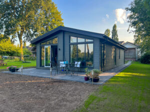Een prefab mantelzorgwoning in de tuin